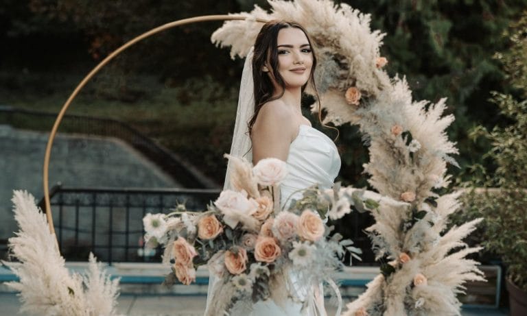 Les Tendances Fleuris Mariage 2026 : 5 l'intemporel arche fleuris bohême chic les tendances de mariage 2026